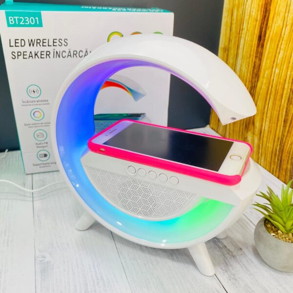 PARLANTE CON CARGADOR MAGNETICO Y LAMPARA DE MESA RGB - Imagen 4